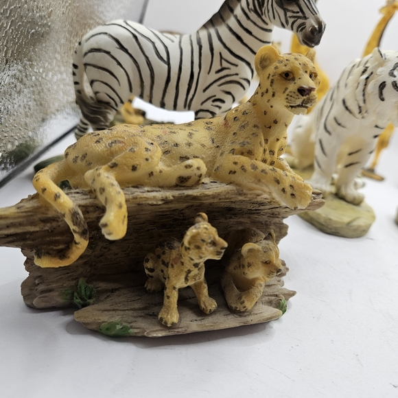 9 Vintage Polystone Figurines Greenbriar Tiger, Hippo, Giraffe, Zebra, Cheetah.  - Picture 4 of 16